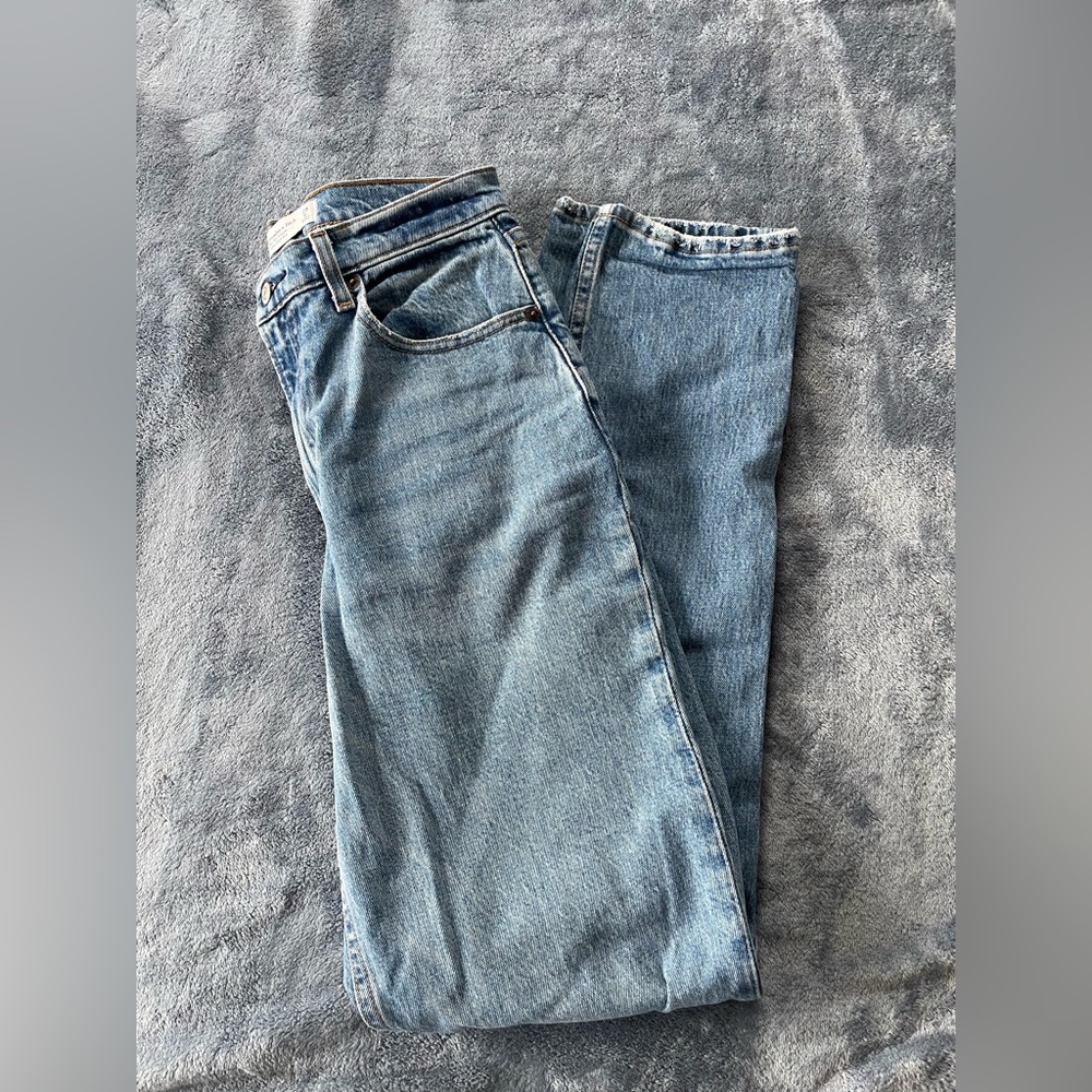 Abercrombie & Fitch 90s Straight Ultra High Rise, 28 Long.